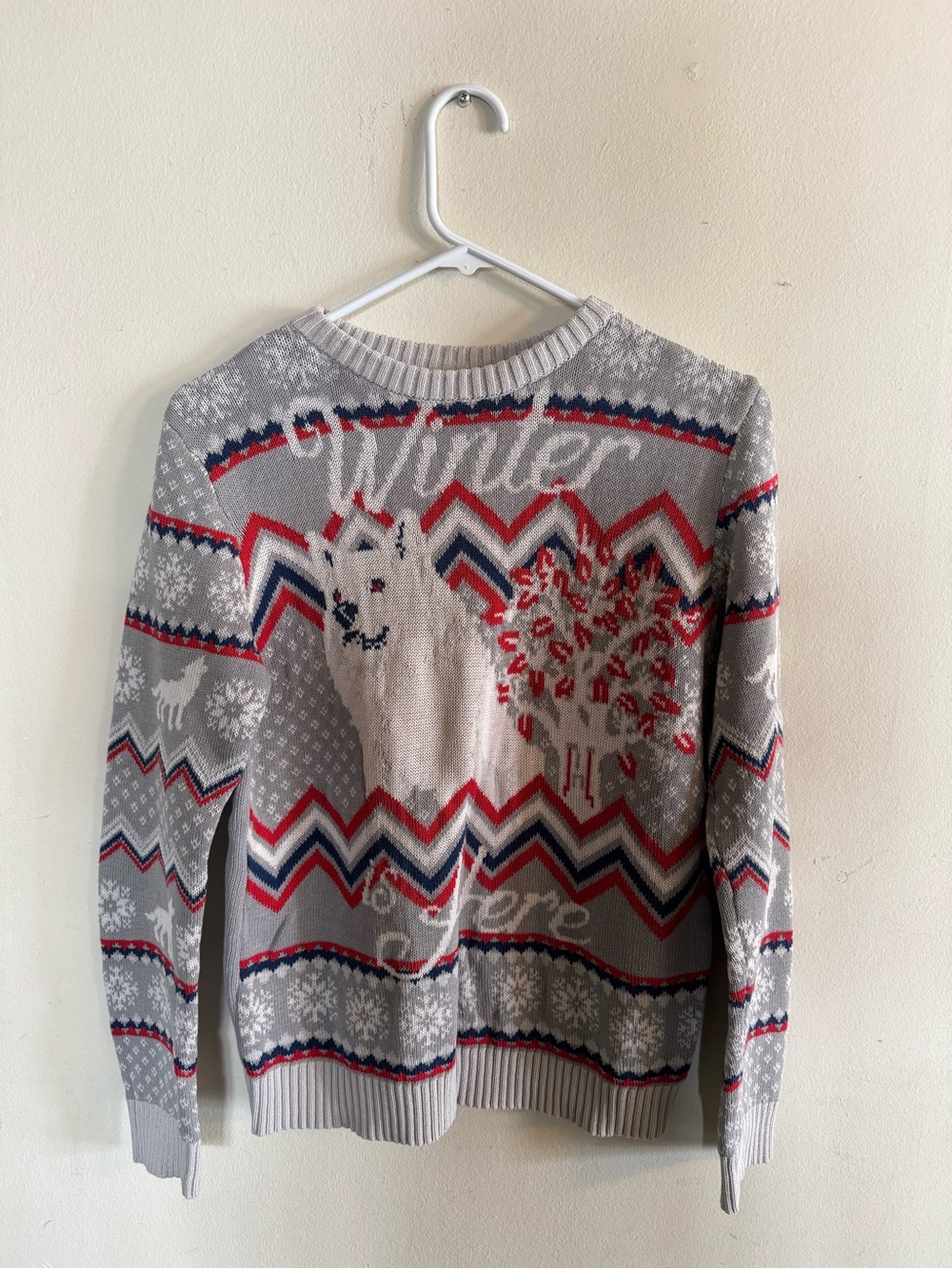 HBO Game Of Thrones “Winter is Here” Gray Red Blue White Medium Holiday Sweater